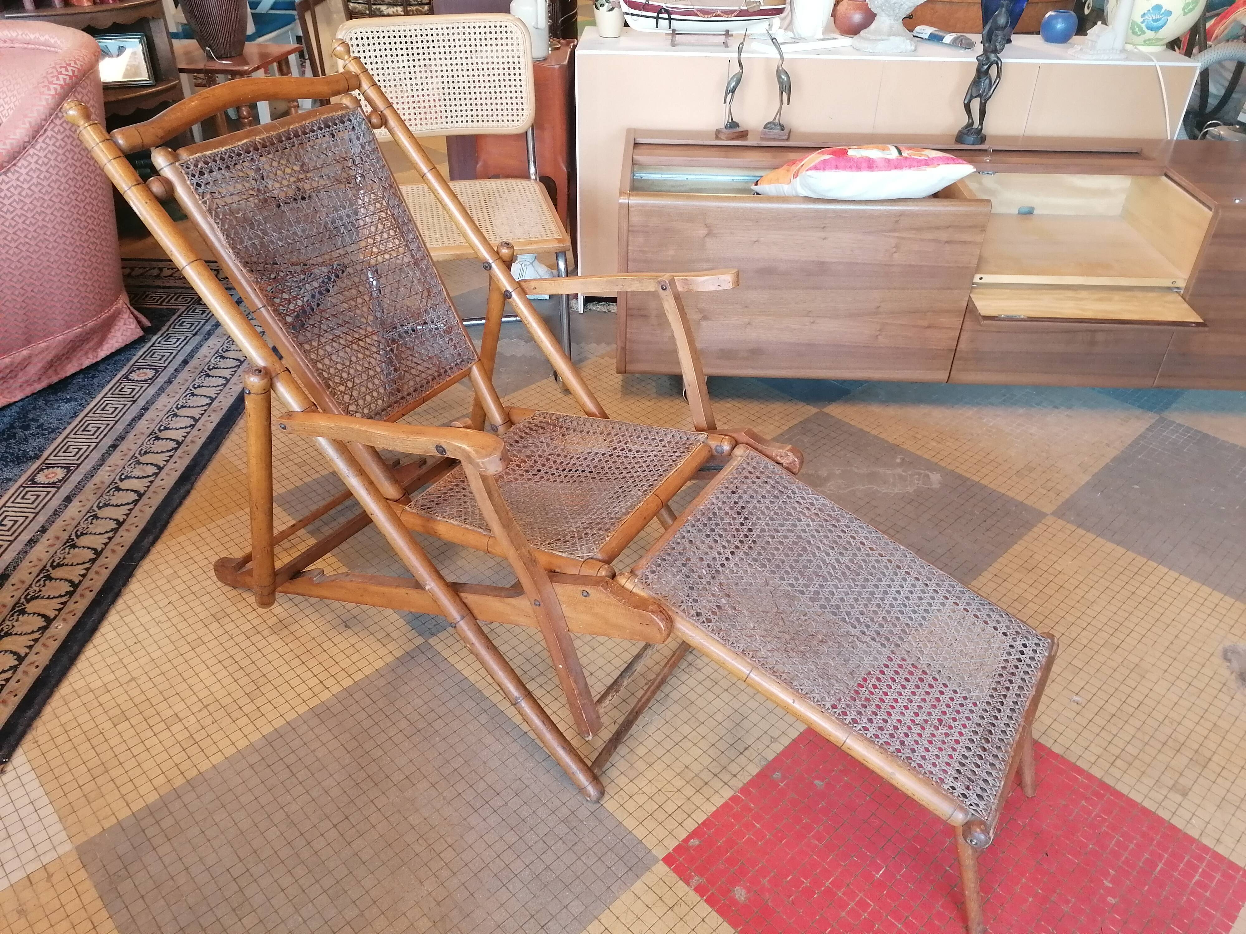 Ocean liner deck chaise longue