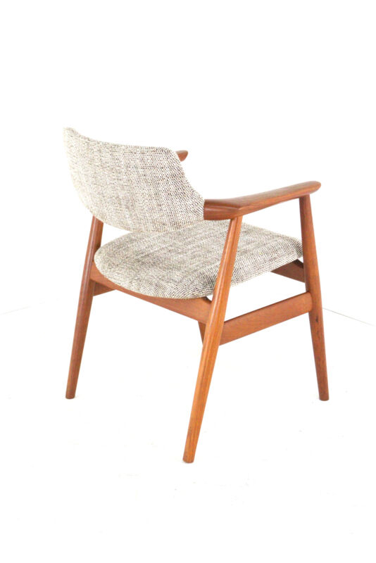 Svend Åge Eriksen for Glostrup GM11 chair - danish design - new upholstery