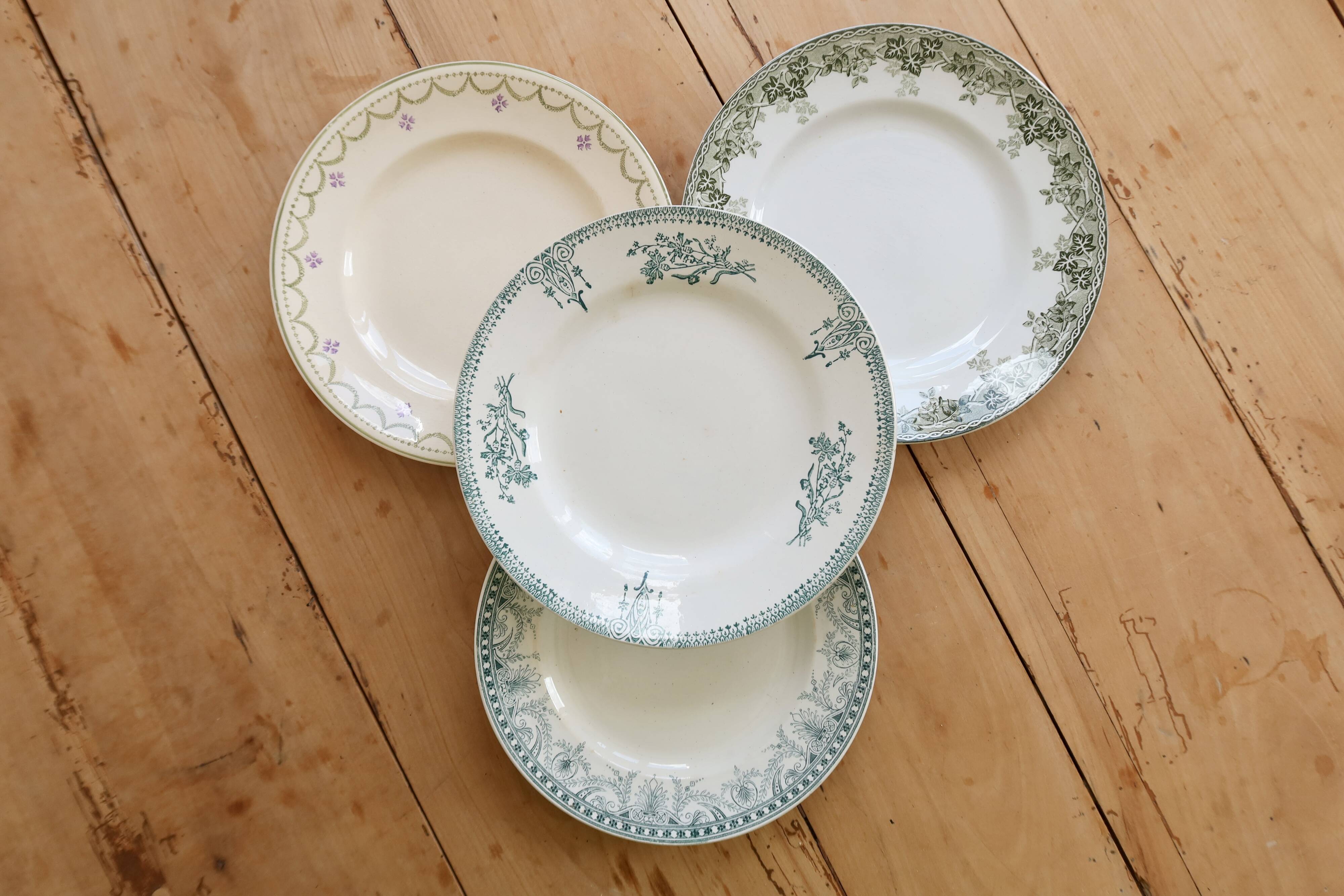 4 vintage ironstone dinner plates - Green tones