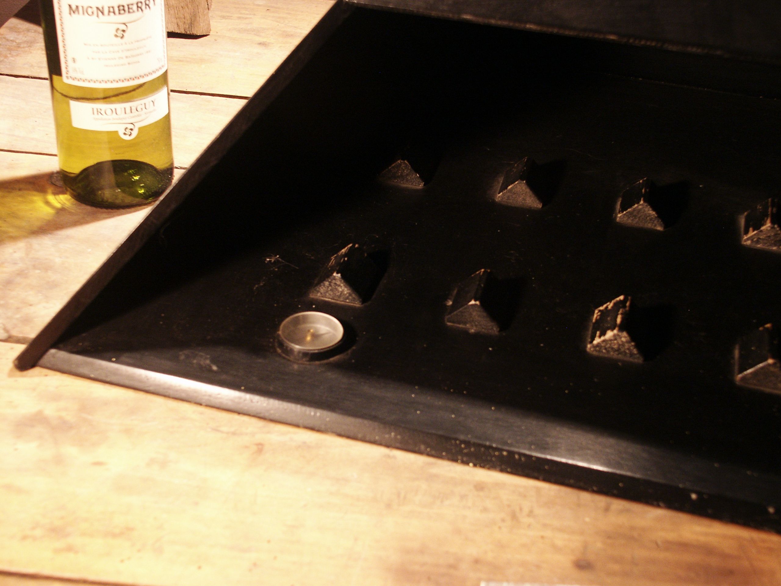 Wooden wine bonus pyramid, 70s/80s