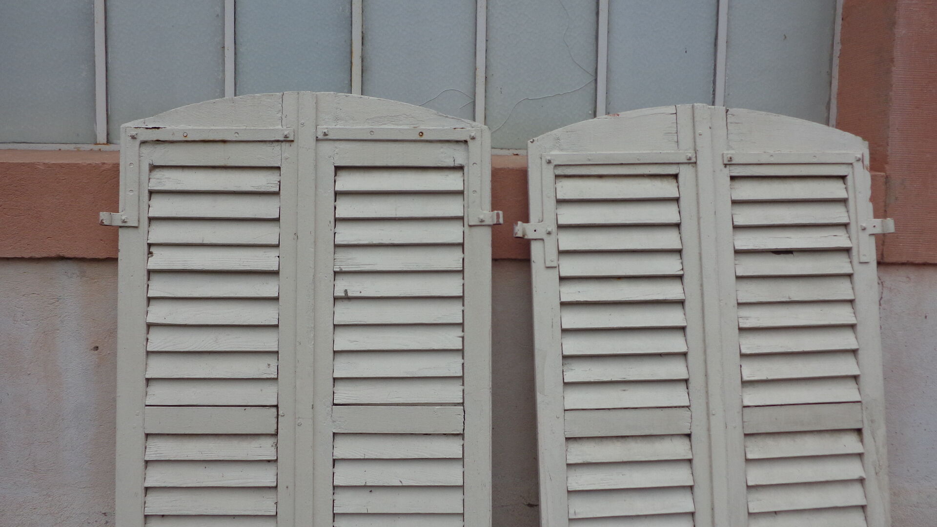 Arched shutters