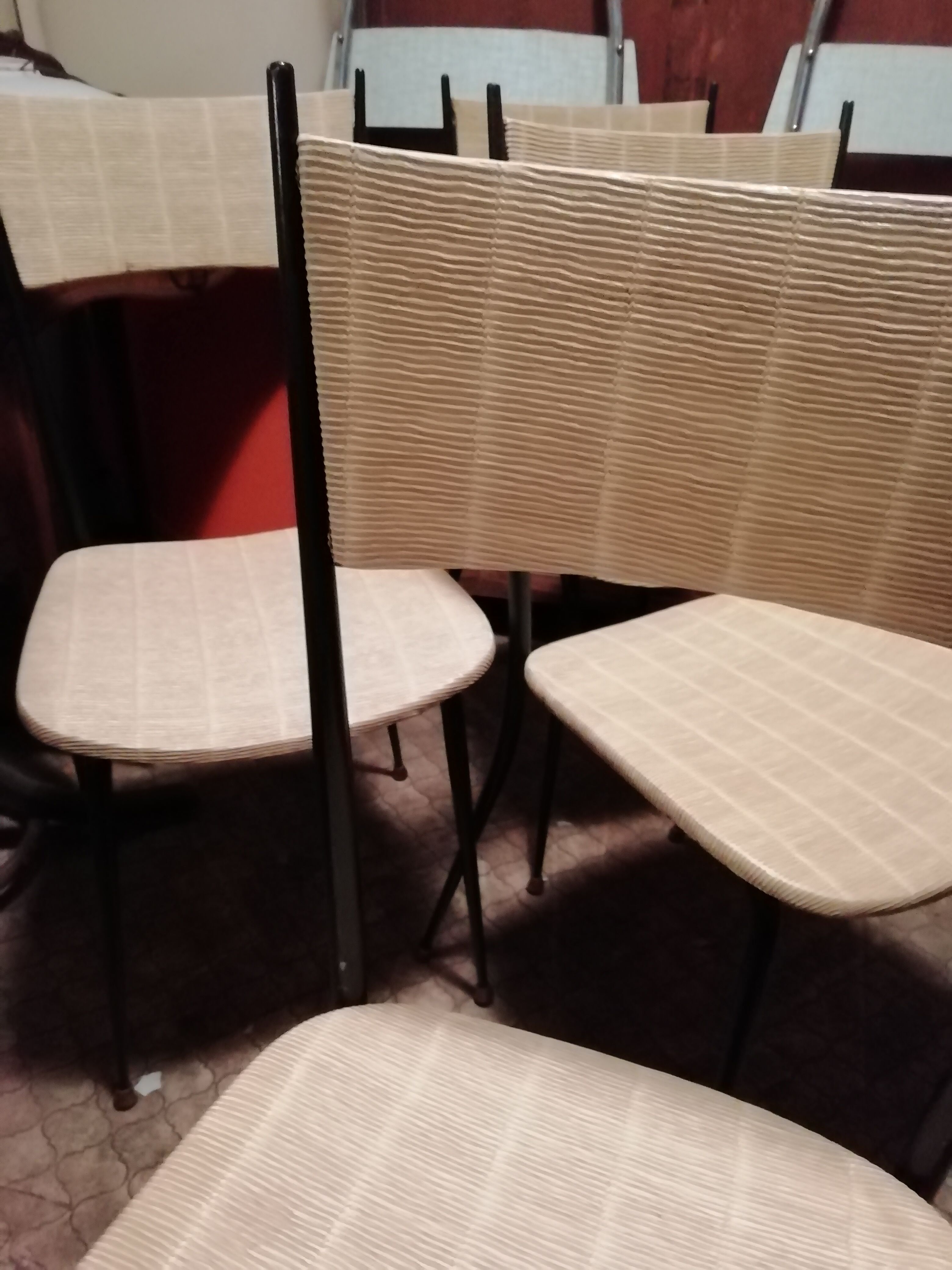 4 chairs Colette Gueden Skaï mulching effect