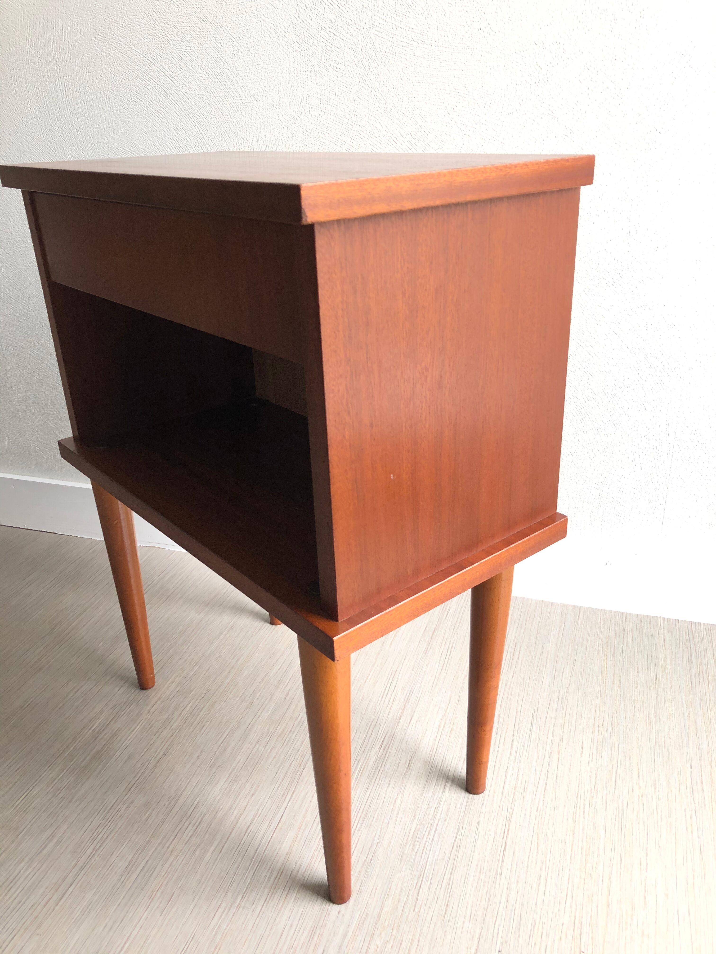 Bedside feet compass