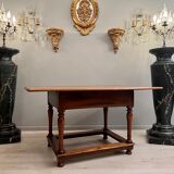 Beautiful walnut table of period XVlllth