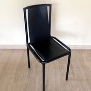 4 chaises design postmodernes en métal et cuir noires, 1980's