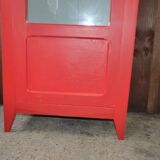 Vintage red showcase