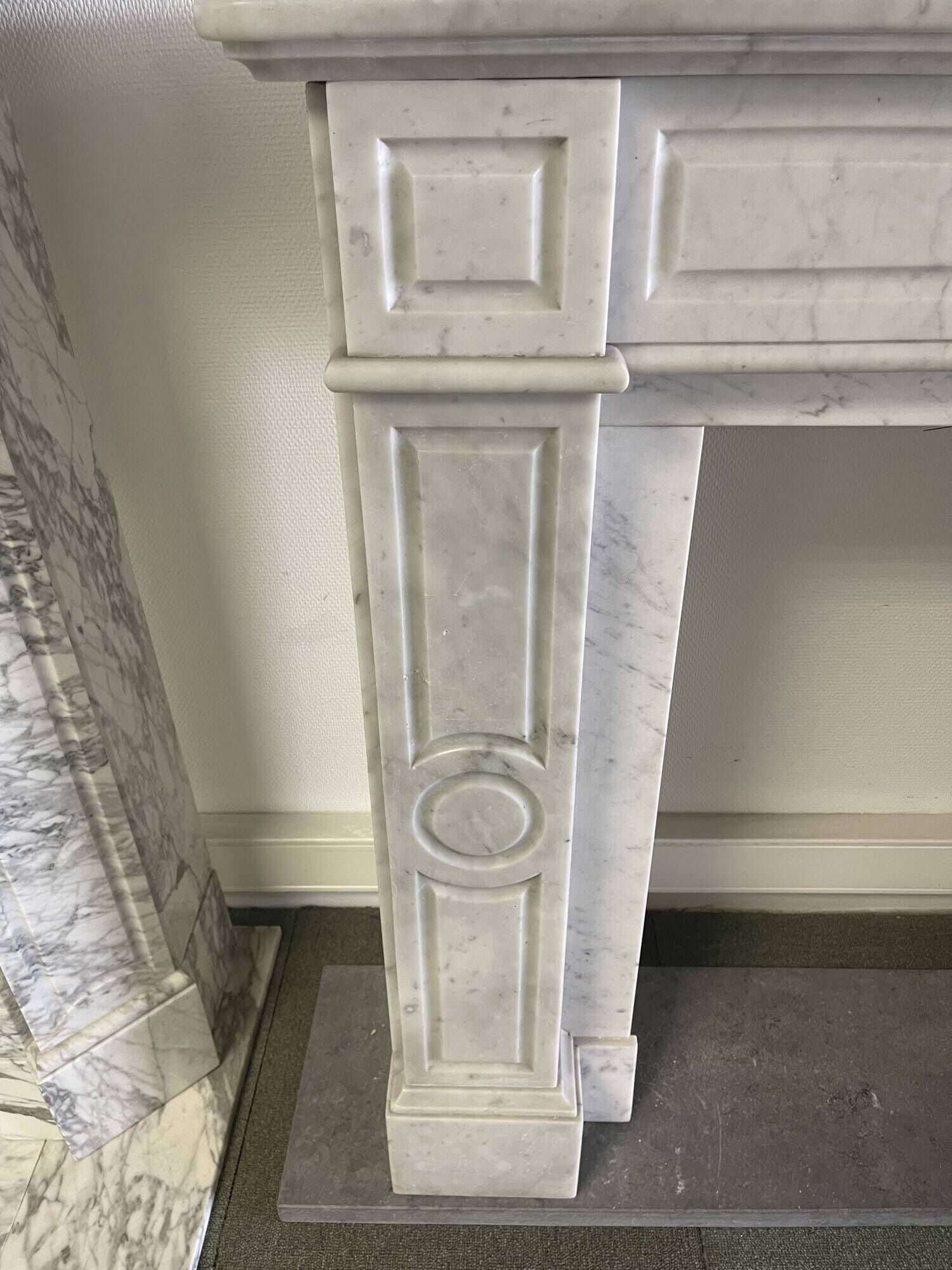 Cheminée de style Louis XVI en marbre blanc carrare xx siècle