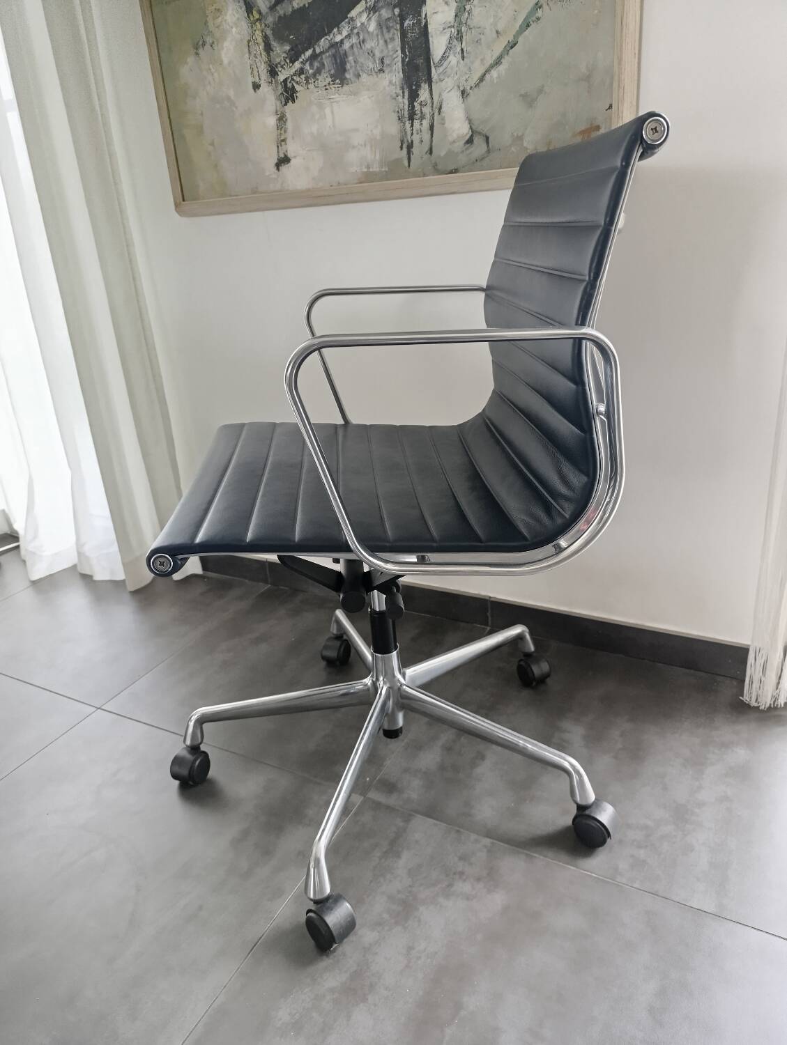 EA117 armchair Vitra