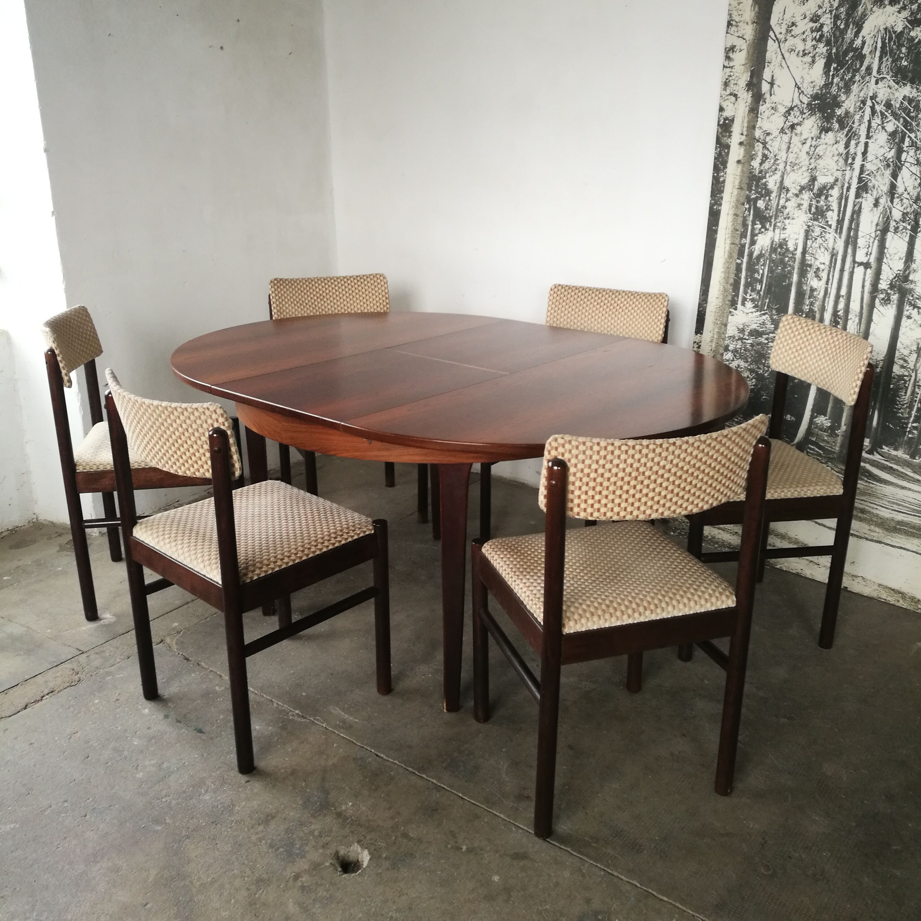 Round table, rosewood extendable, butterfly extension