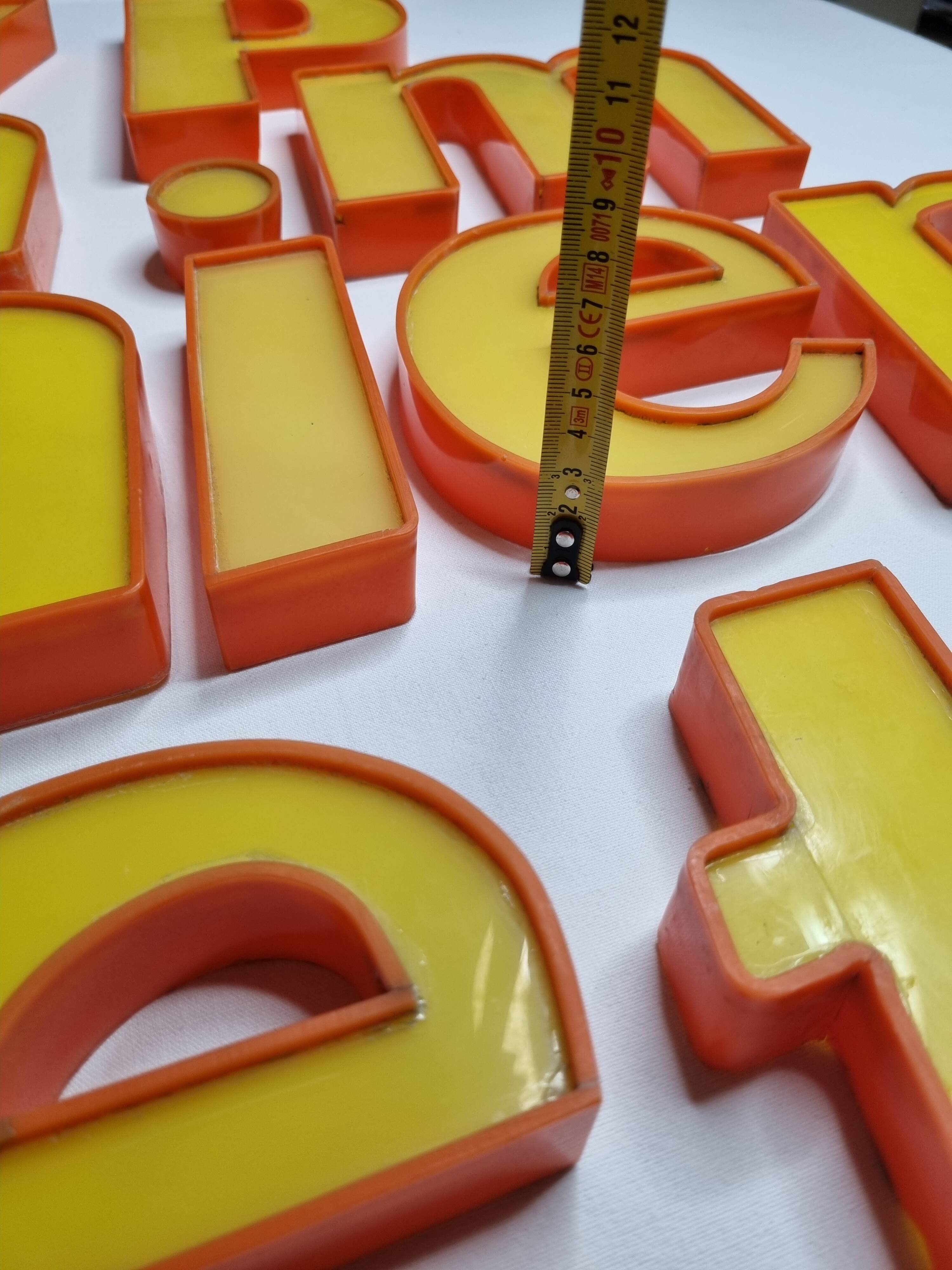 Set of 19 "pop" sign letters, 20 cm