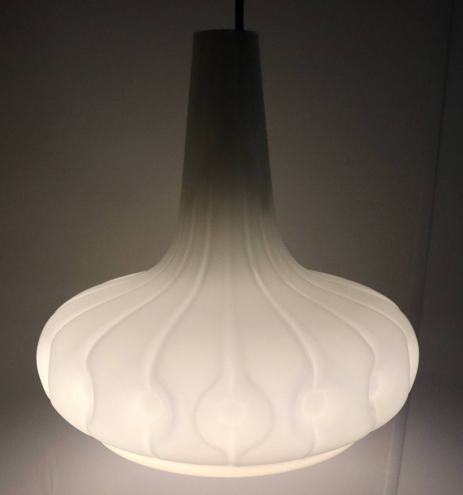 Peill & Putzler melkglazen lamp vintage mid century design