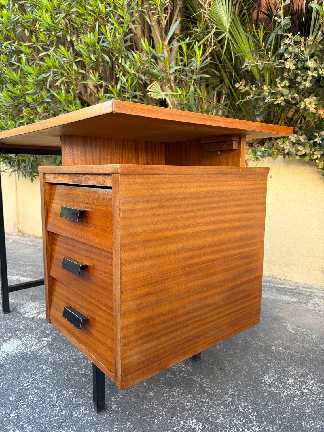 Bureau modèle CM172 par Pierre Paulin circa 1960 pour la maison THONET
