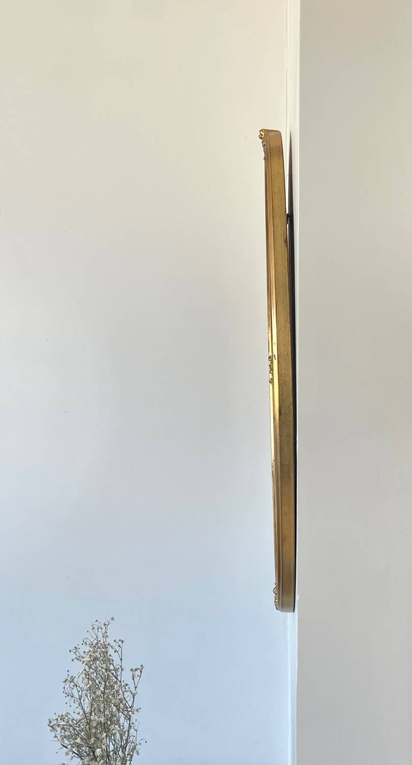 Oval mirror in carved wood