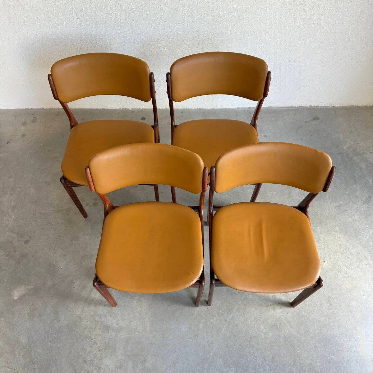 Ensemble de chaises vintage en skaï et palissandre
