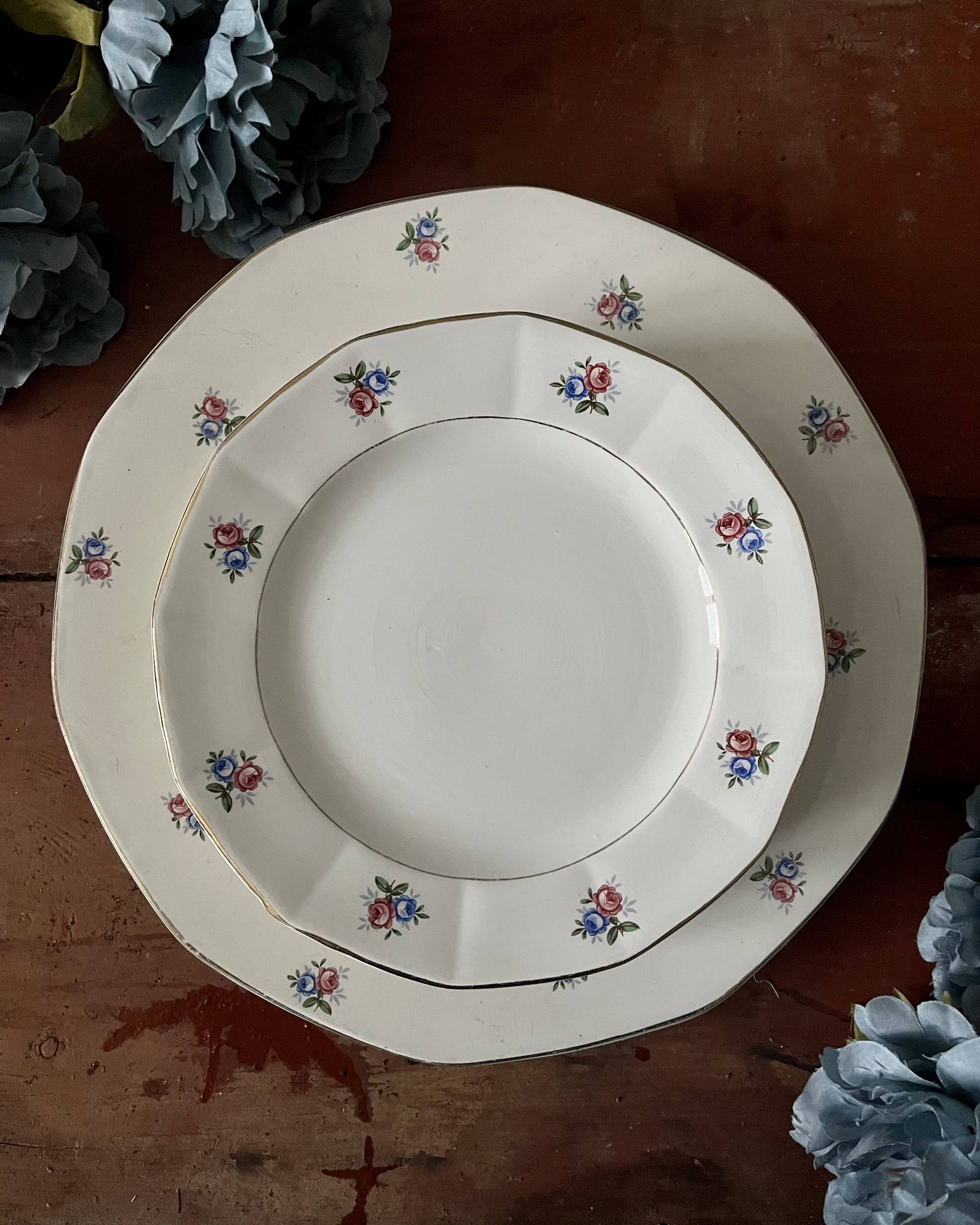 Assiettes et plat en véritable opaque Digoin Sarreguemines