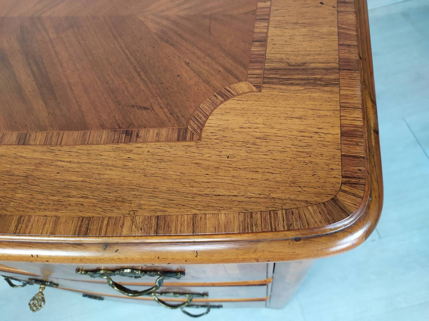 Commode de style marqueterie