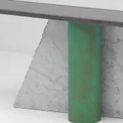 Lella et Massimo Vignelli — Console en ardoise et marbre “Ambiguità” 1983