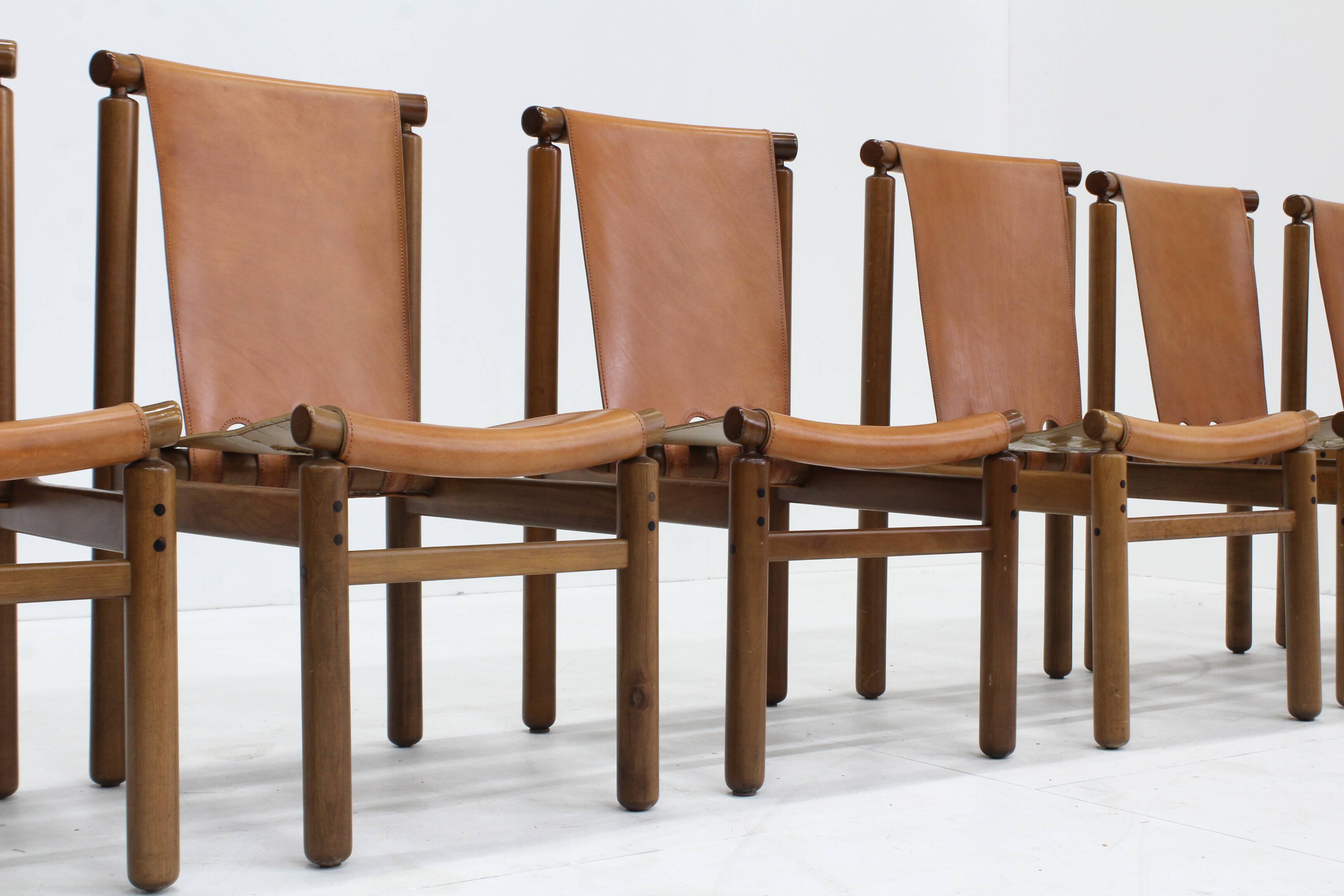 Chaises de salle à manger en cuir italien style Mid-Century, signées Ilmari Tapiovaara, lot de 6