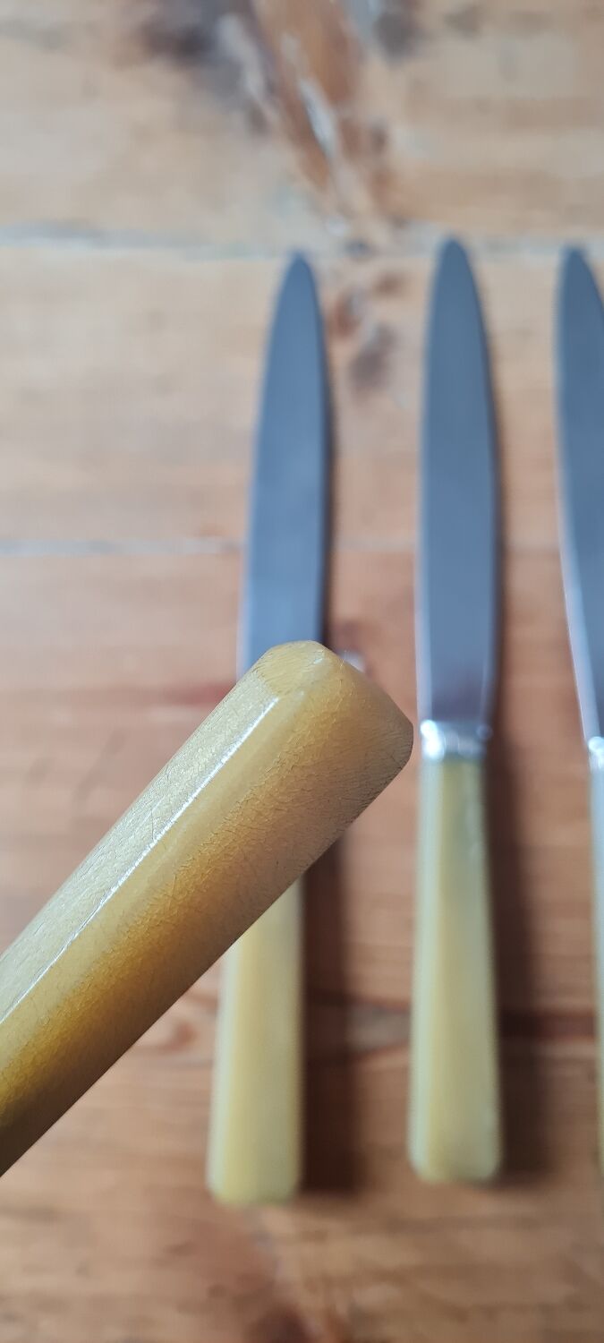 Set of 6 bakelite knives