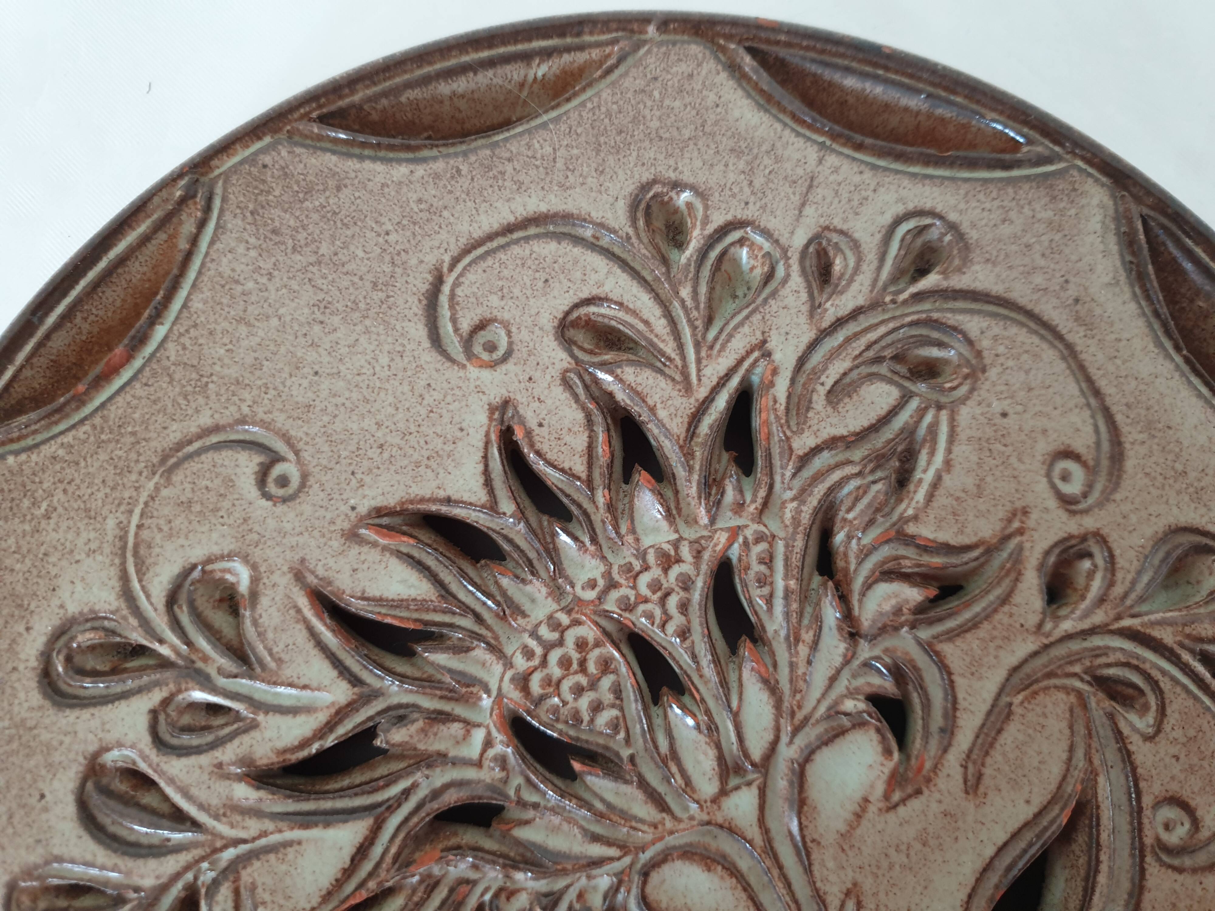 Ceramic trivet with floral motif by Fonck et Matéo (Vallauris)