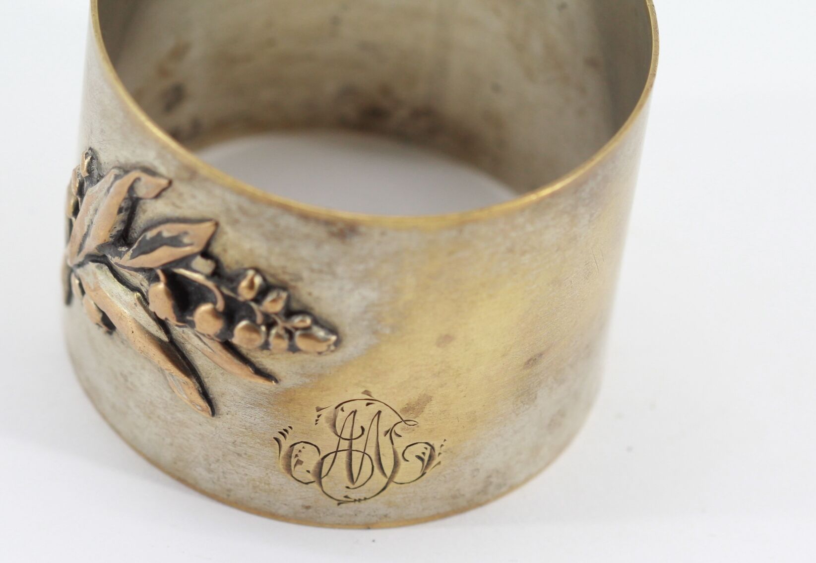 Old round of towel thrush