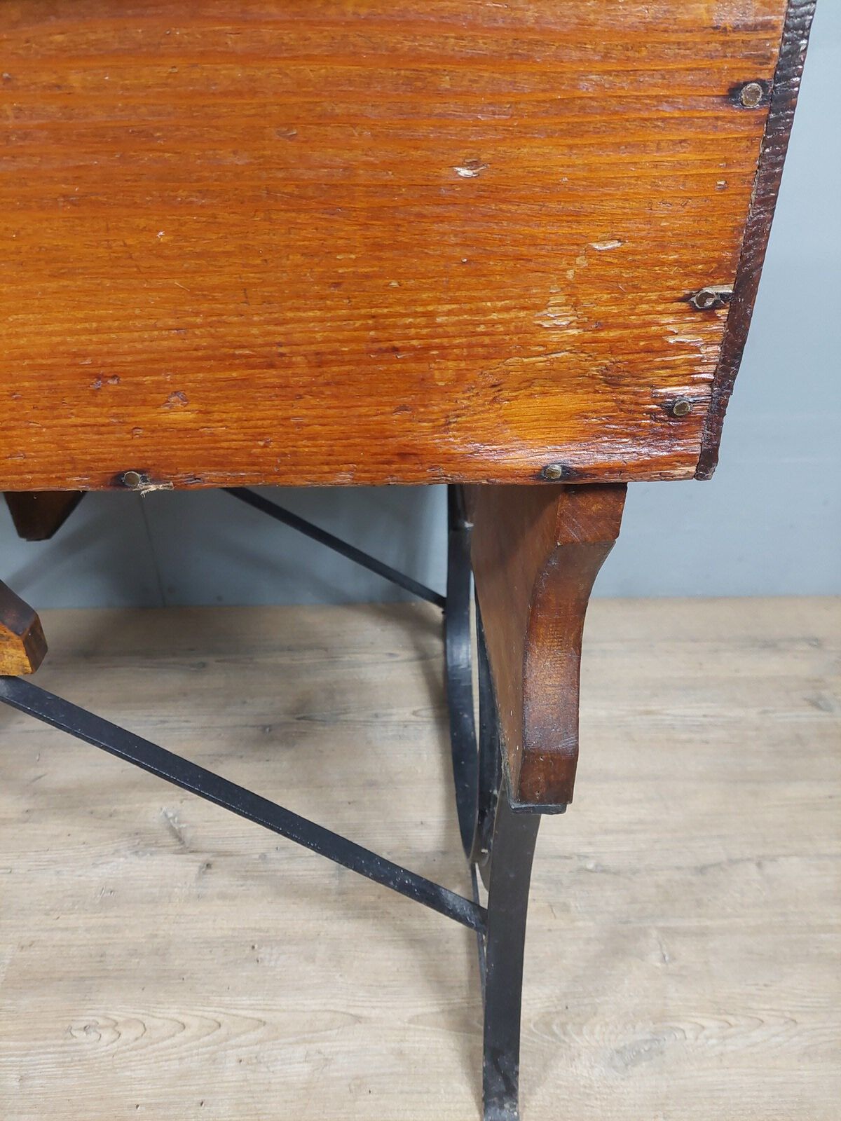 Double school desk called “lectern”