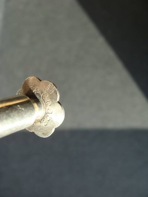 True sugar tongs The Crab