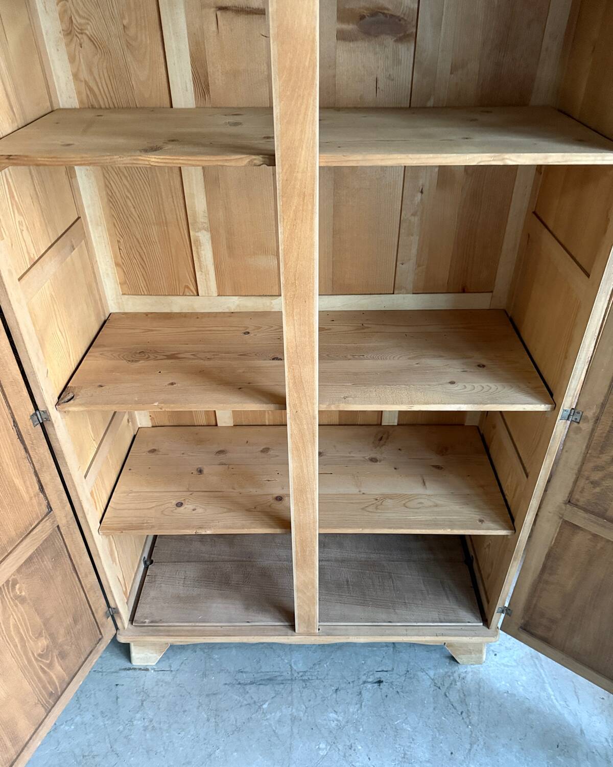 Armoire parisienne en hêtre (rénovée)