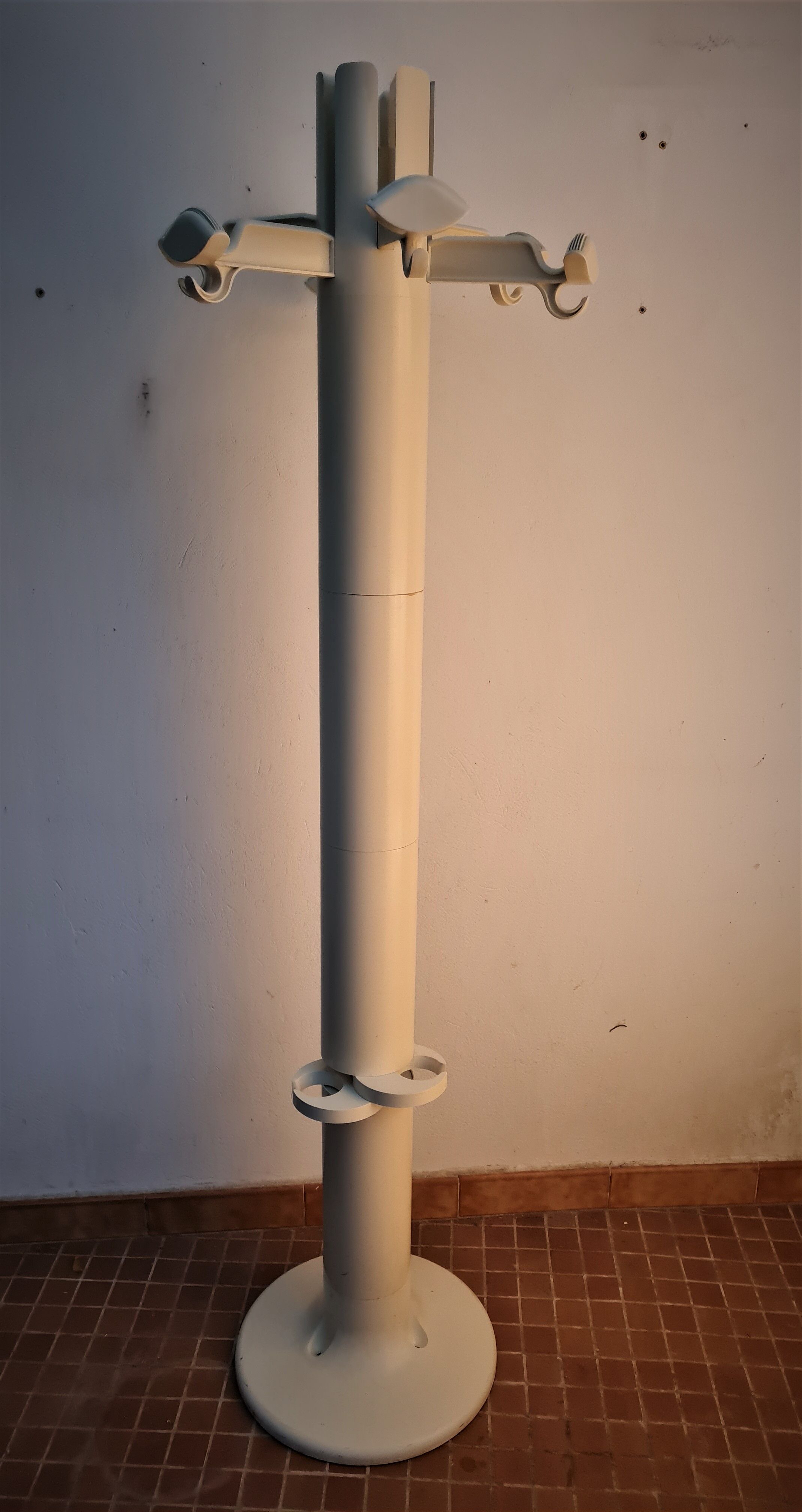 Porte-manteaux et parapluies modèle Planta de Giancarlo Piretti édition Castelli