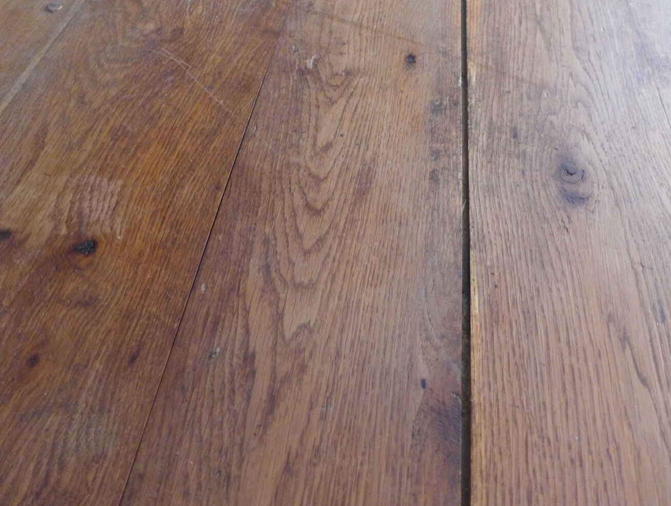 Extendable farm table