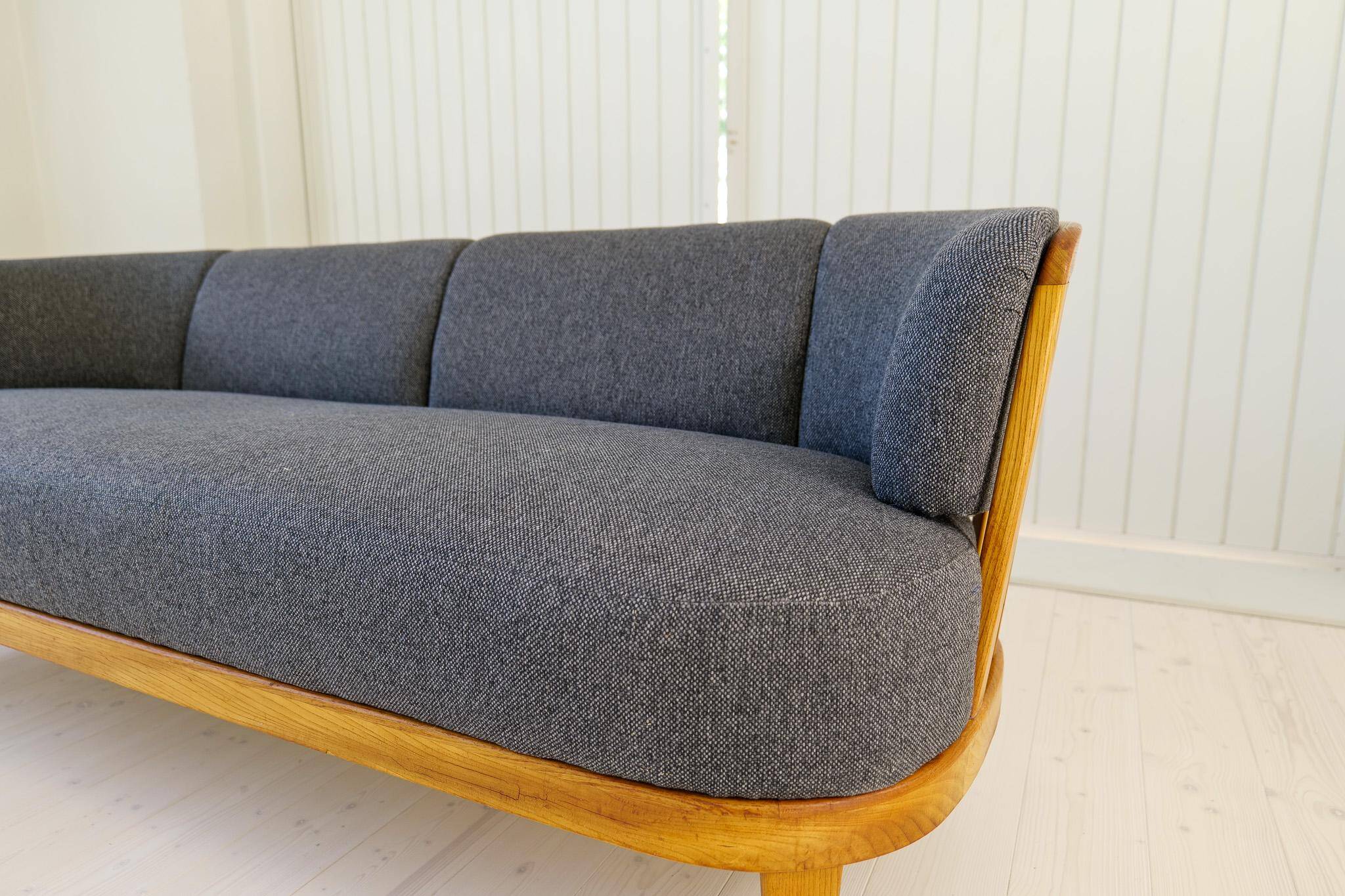 Mid-Century Modern Sculptural Canapé Model "Värend" Carl Malmsten, 1942