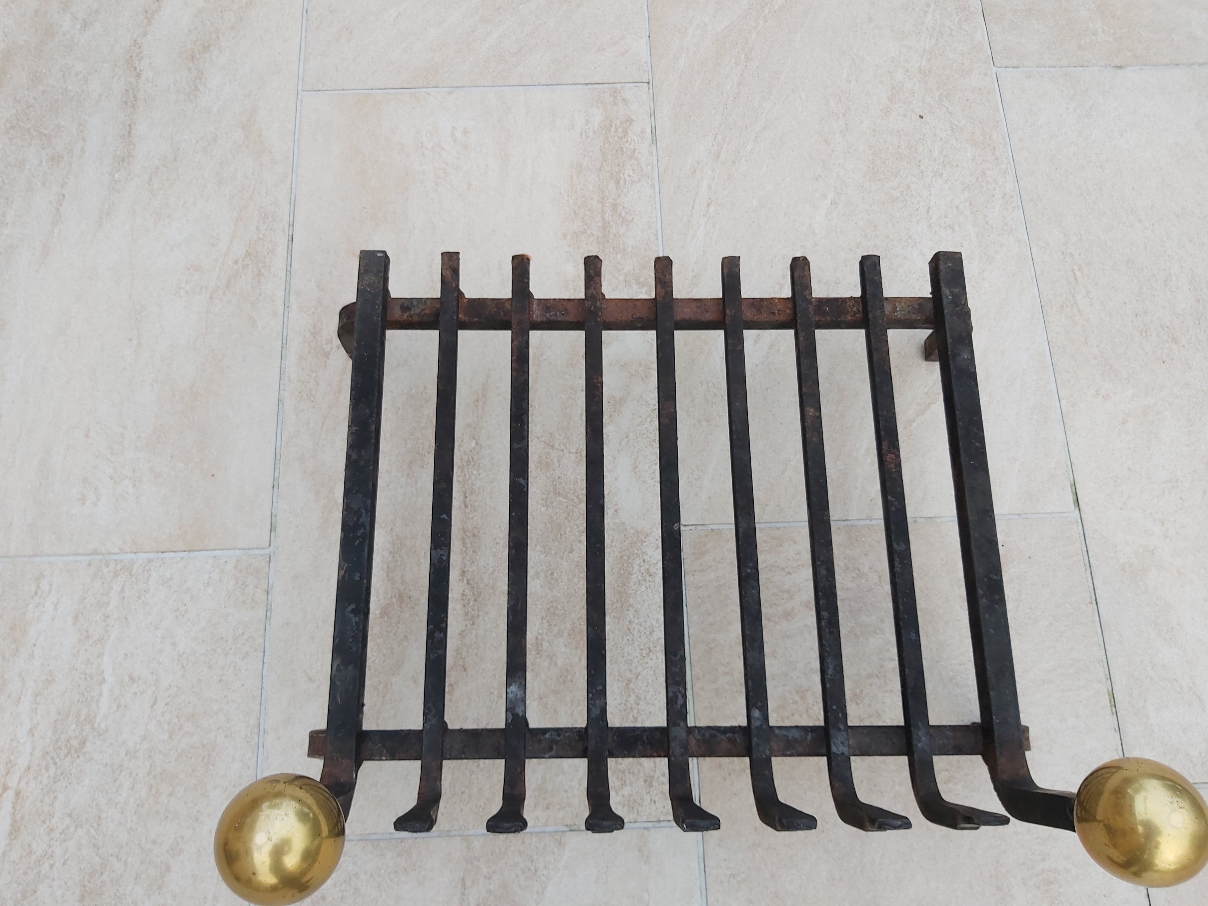 Cast iron log holder