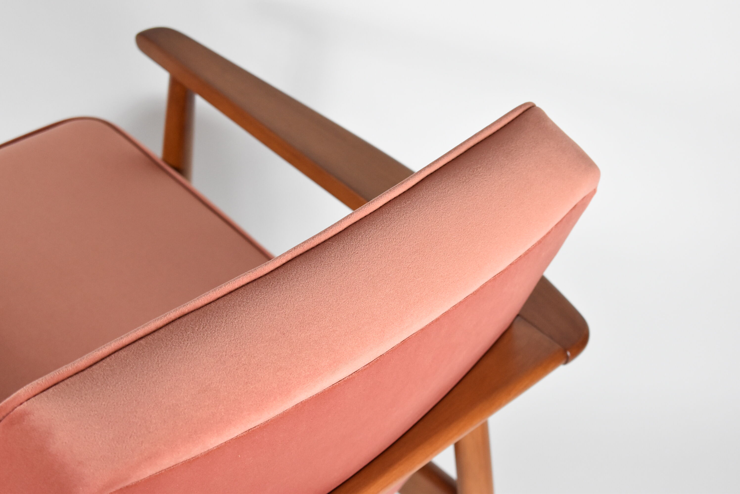 Pink velvet armchair, designer M. Zielinski, 1960s, Poland