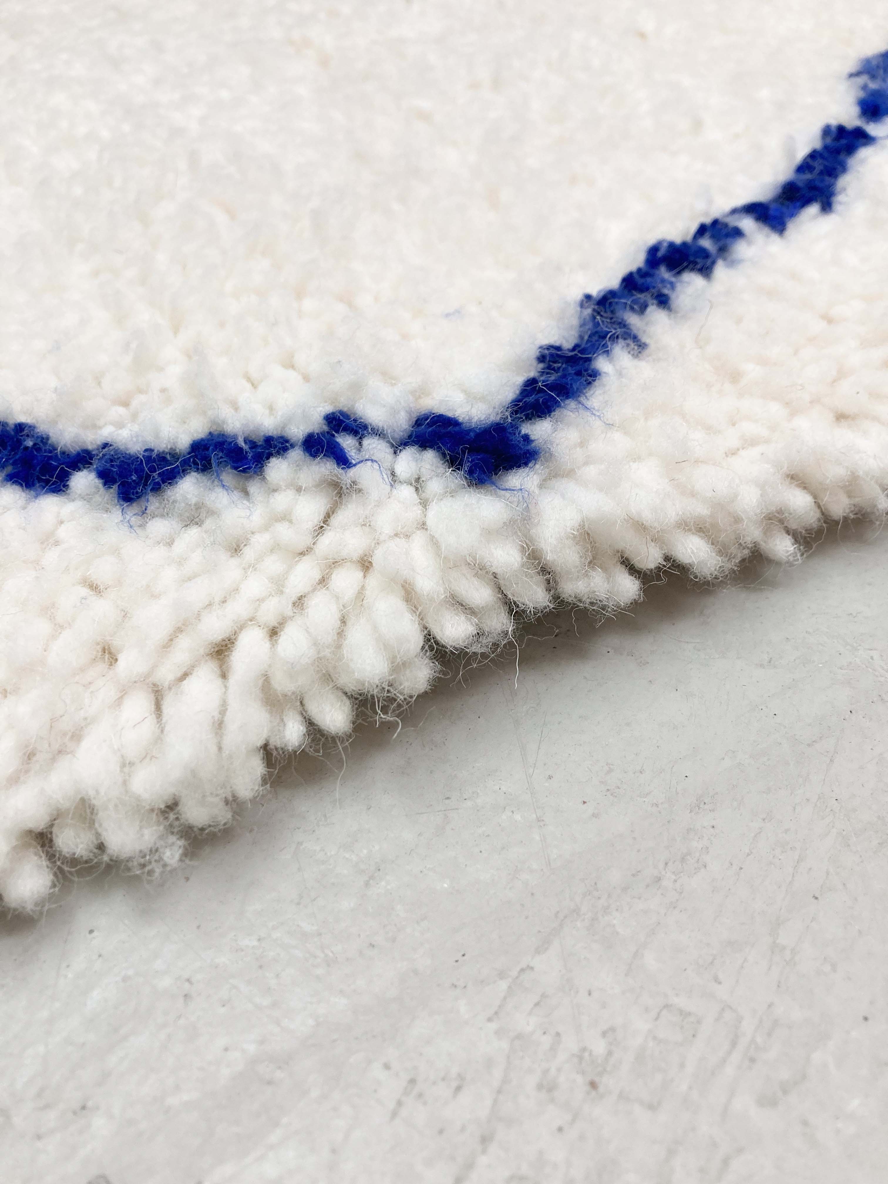 Berber carpet beni ouarain ecru blue diamonds majorelle 305x211m