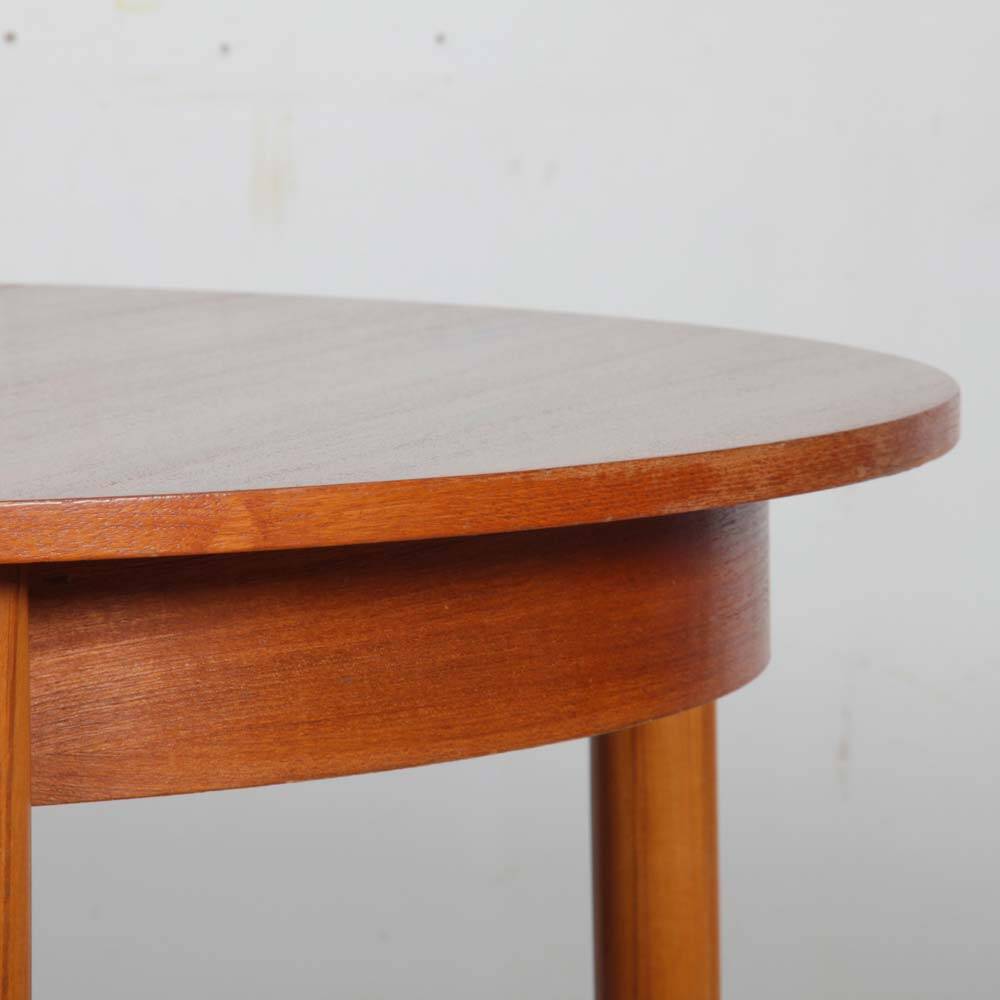 Round extendable dining table in wood, 1960