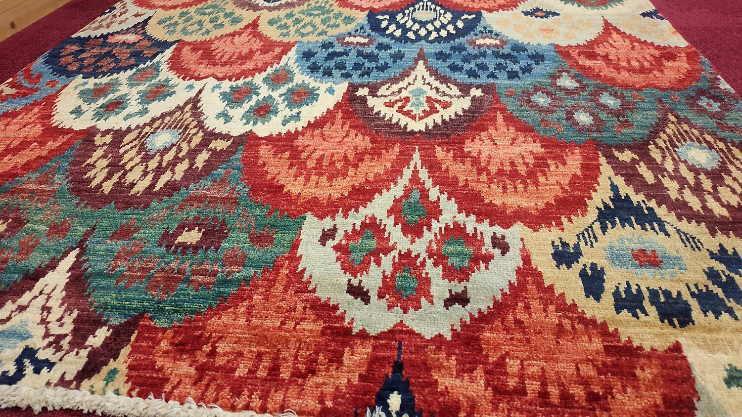 Carpet "peacock" living room