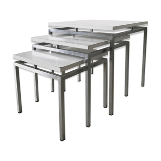 Modern white nesting tables from the 1960s