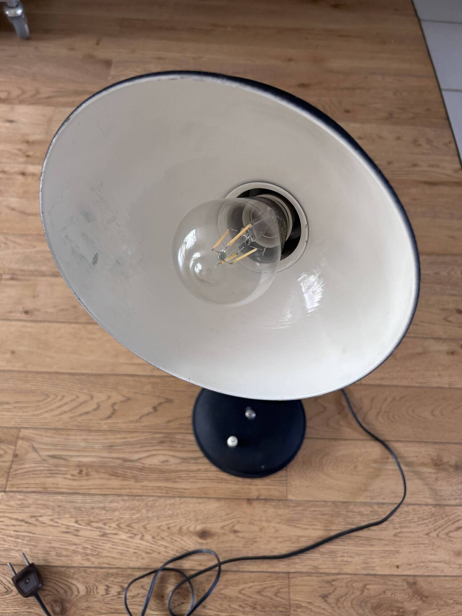 Beautiful articulated Iron lamp