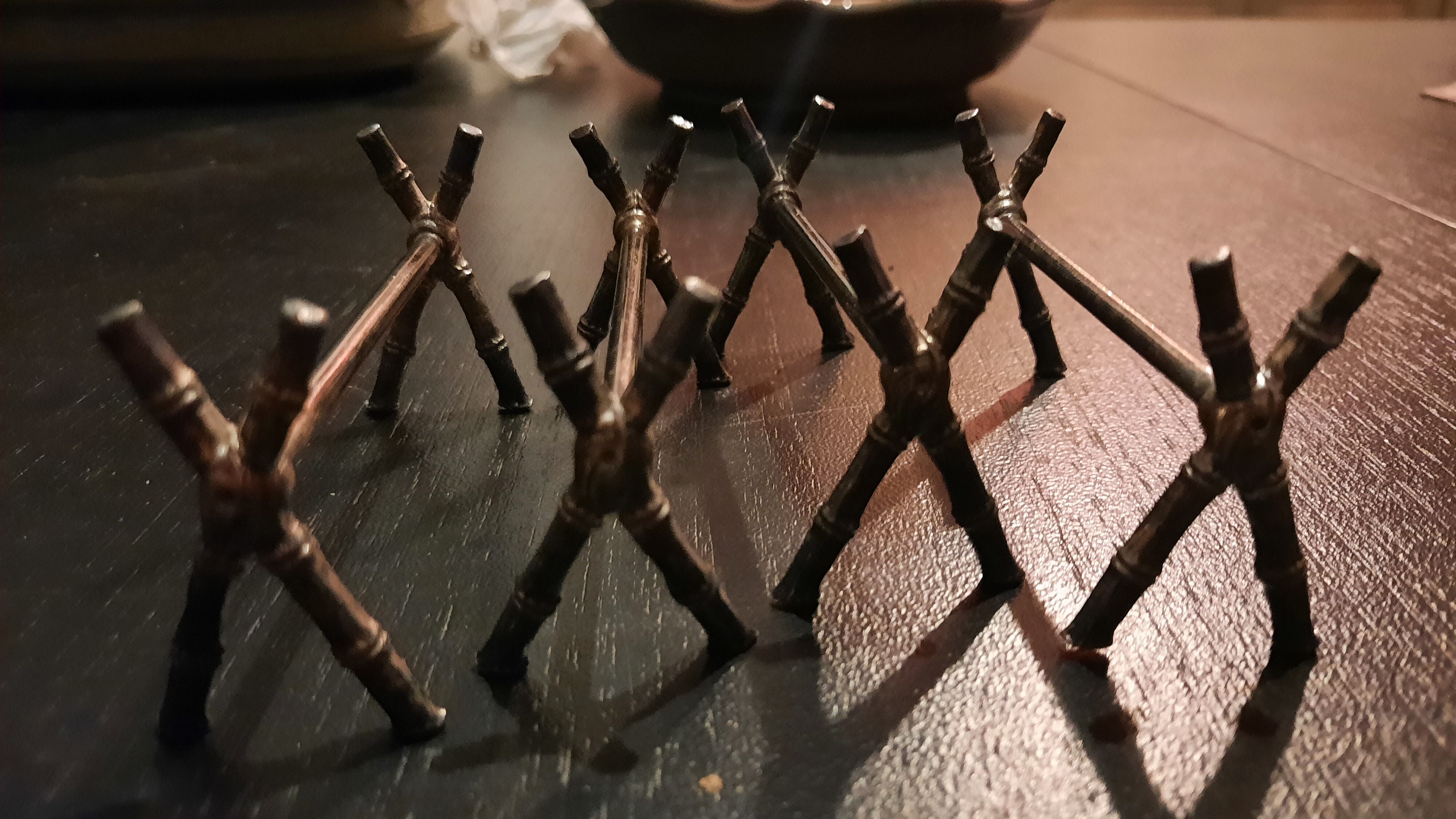 4 silver metal knife holders