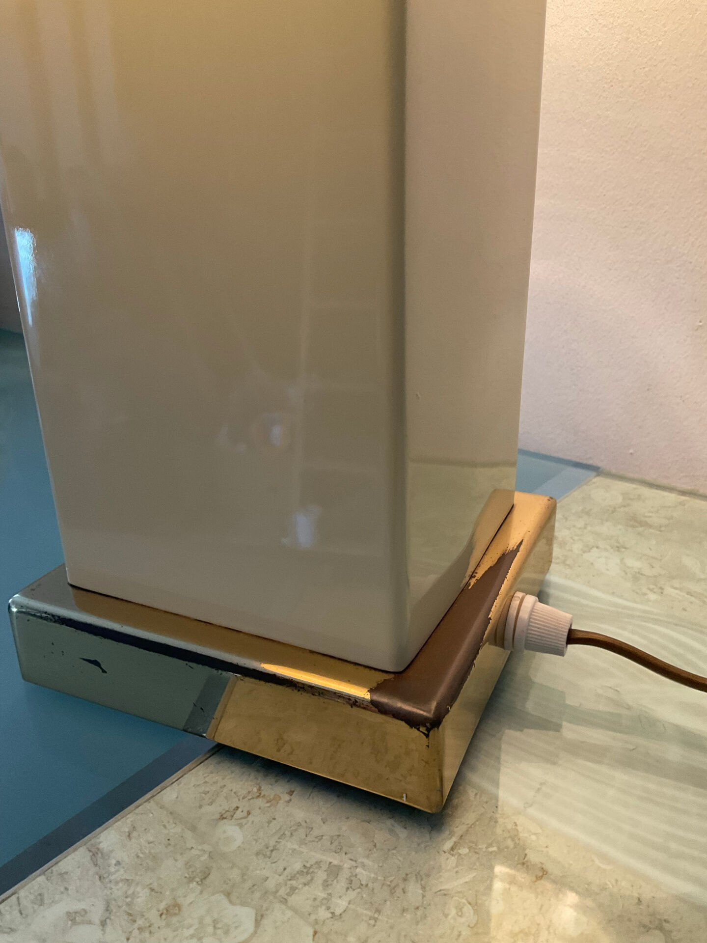 Hollywood Regency lamp in metal and brass from the 70s.