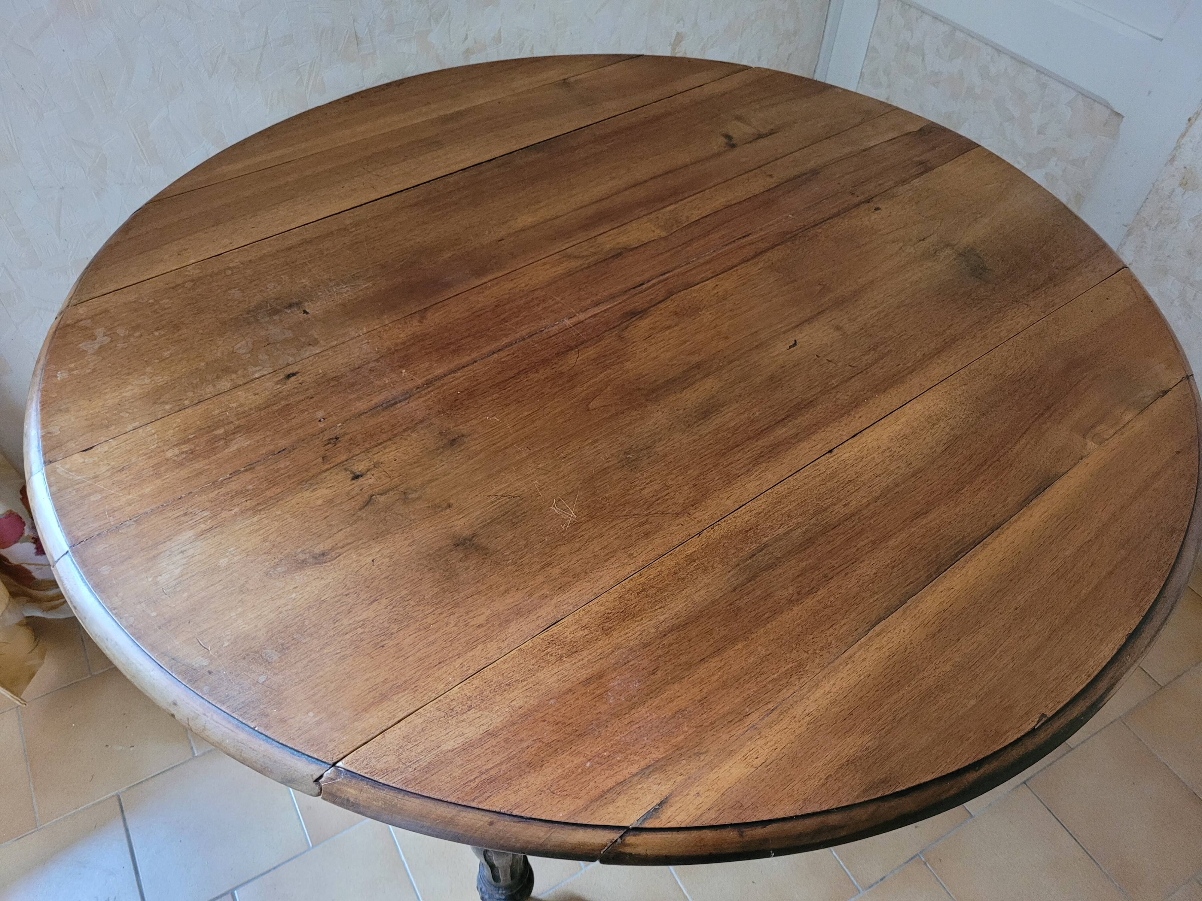 Round table in the louis philippe style