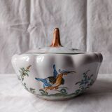 Le Moustiers candy or sugar bowl in the shape of a pattypan