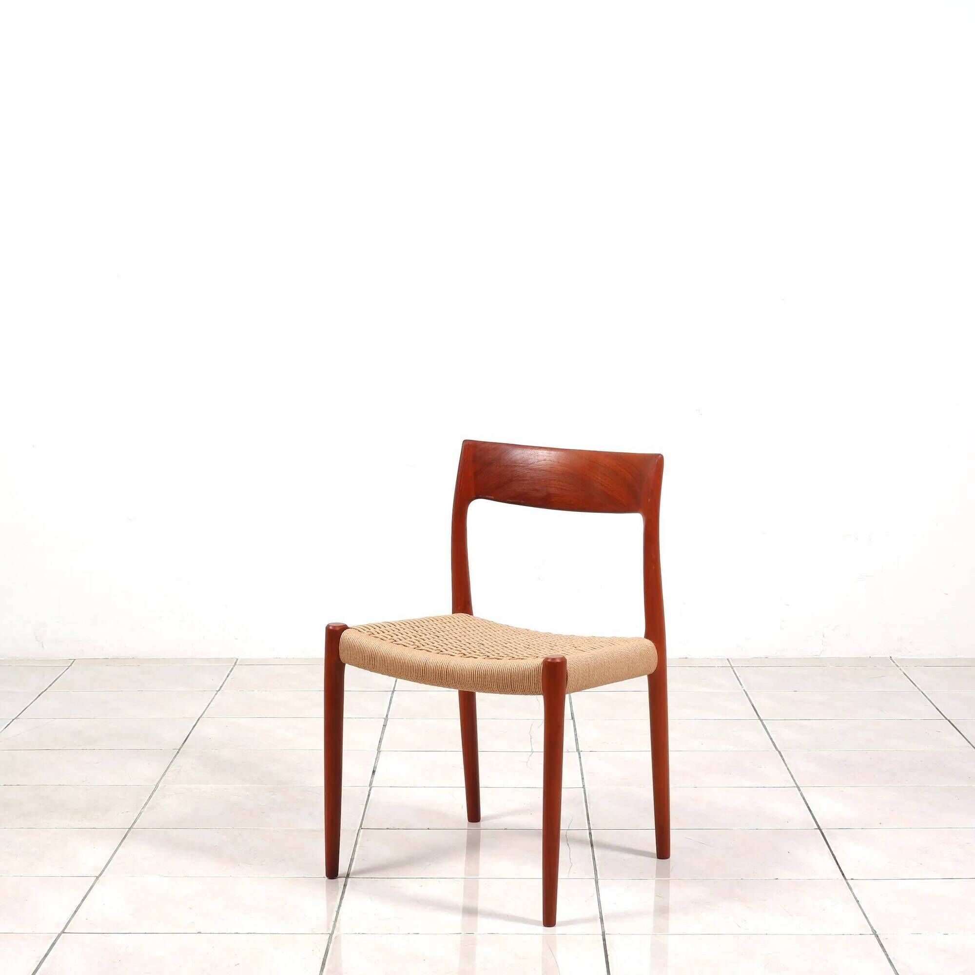 Ensemble de 2 chaises de salle à manger en teck « Modèle 77 » de Niels Moller, avec cordon de papier