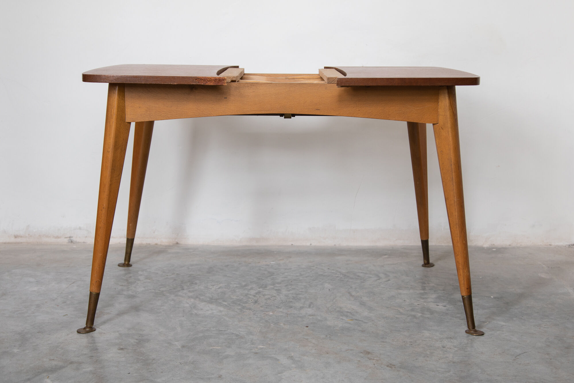 Table à manger réglable avec scène parisienne graphique, des années 1950