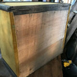 Ancien coffre en bois et velours jaune