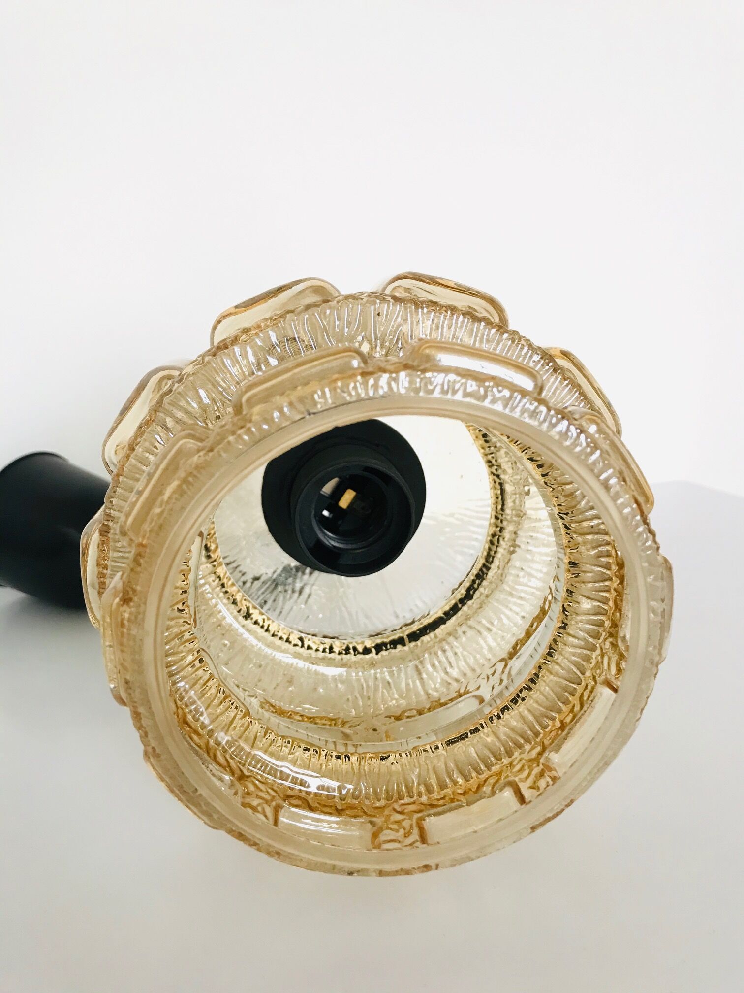 Chiseled glass suspension