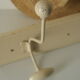 Porte manteau murale vintage bois et métal beige