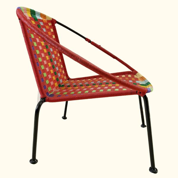 Fauteuil enfant vintage en métal et fil tressé multicolore du Togo