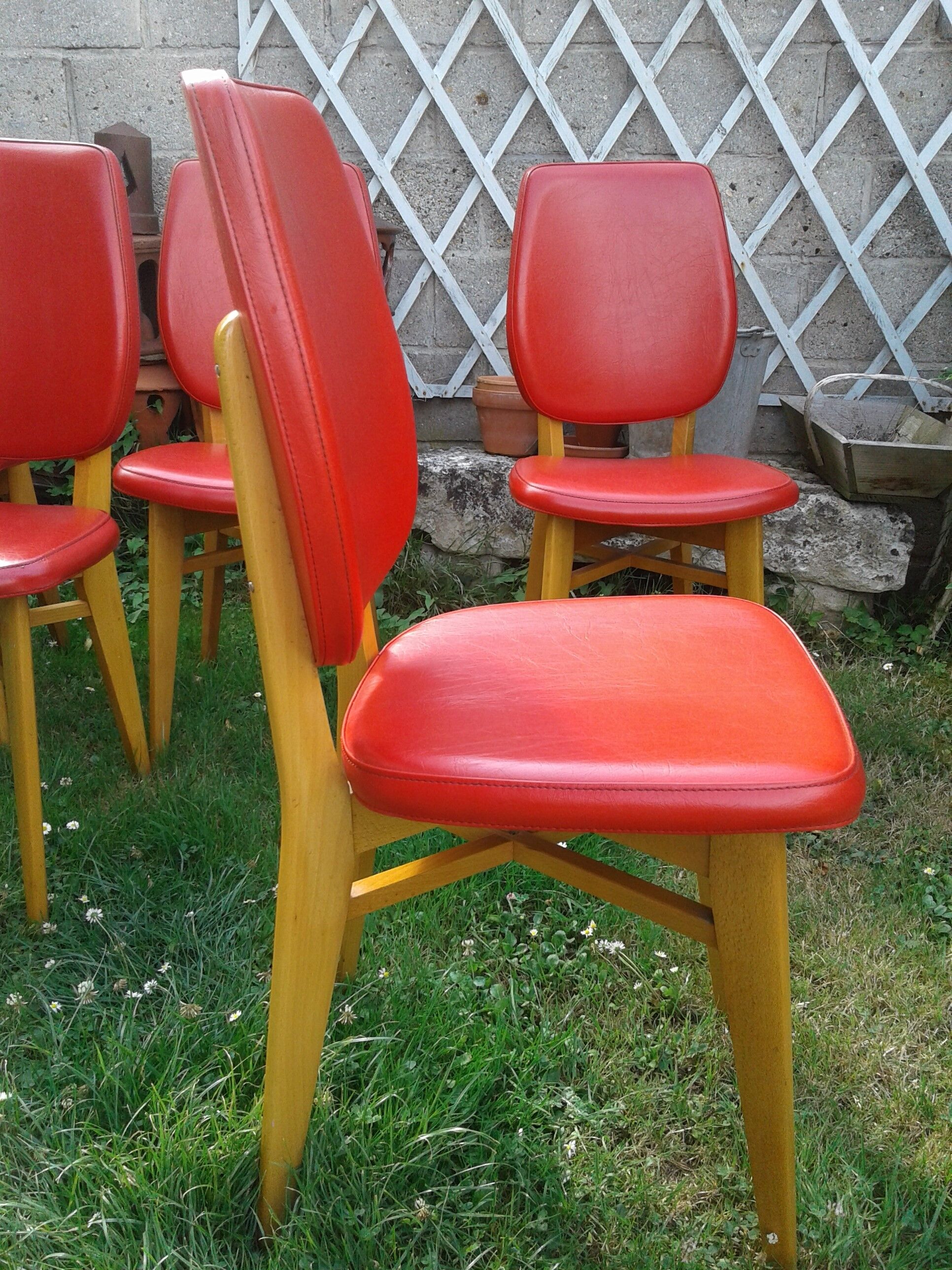 Set of 6 chairs in wood covered with red skai