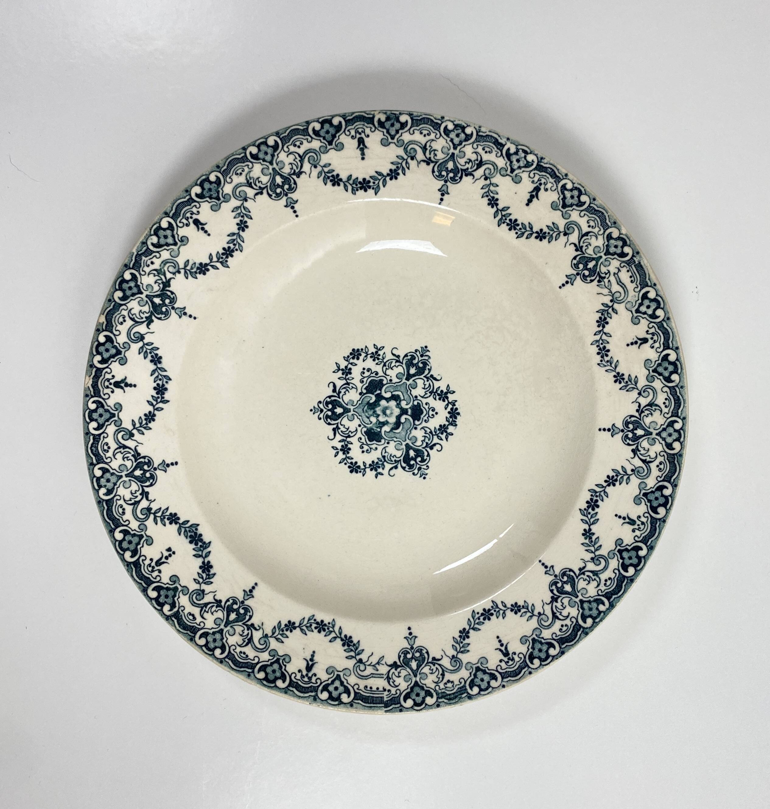 Lot of Plate, Platter, Ramier and Soup Tureen, Iron Earth, "Excelsior" service, E. Bourgeois, late 19th century